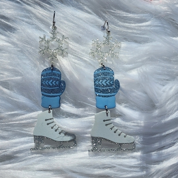 Winter wonderland ice skating earrings - Picture 1 of 2